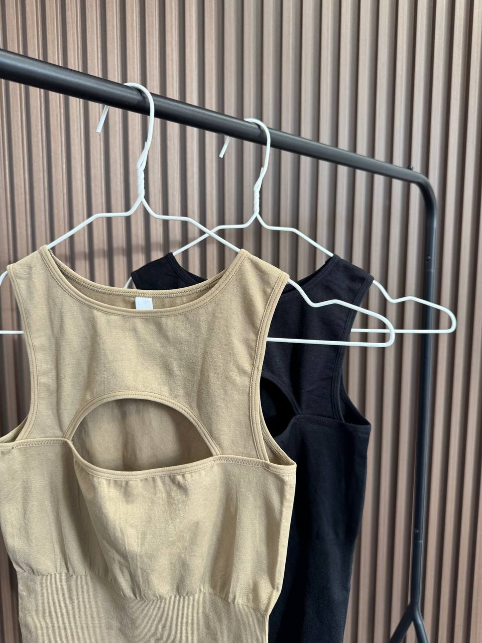 Боді з вирізом з ефектом утяжки