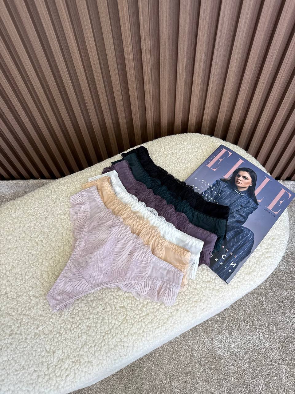 Бразильяни позаду з бантиком