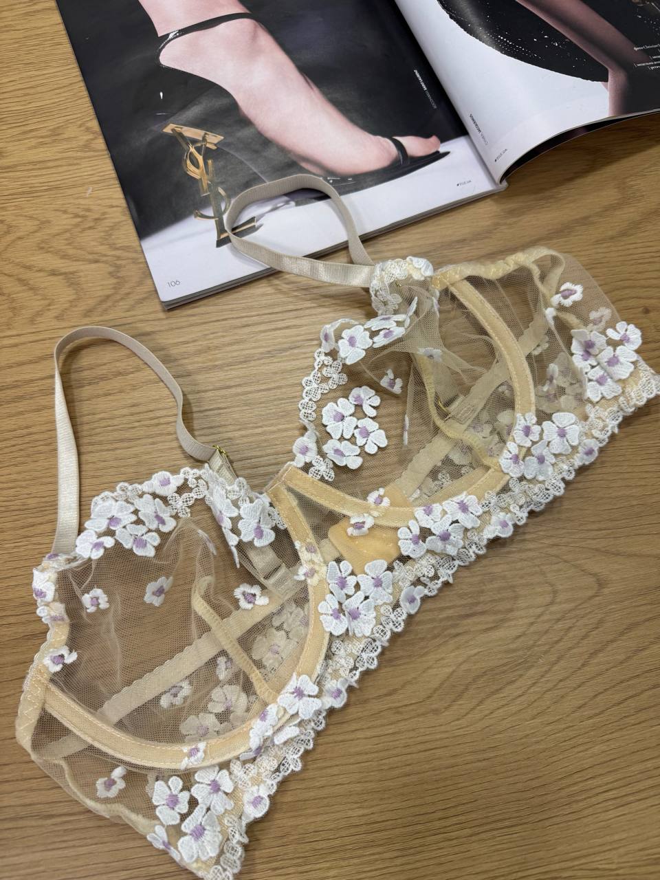 Спокусливий бюст в квітковий узір розпродаж