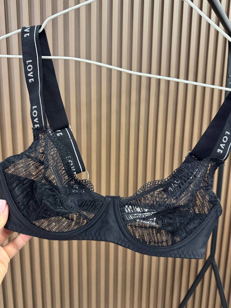 Спокусливий бюст love