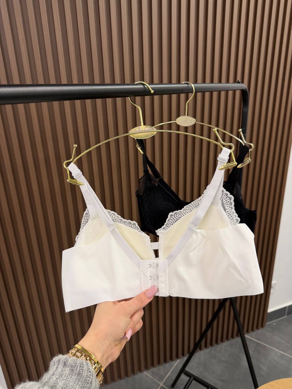 Мереживний бюстгальтер з дихаючими чашками