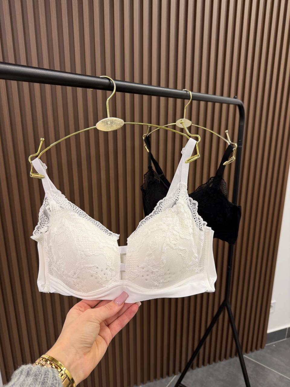 Мереживний бюстгальтер з дихаючими чашками