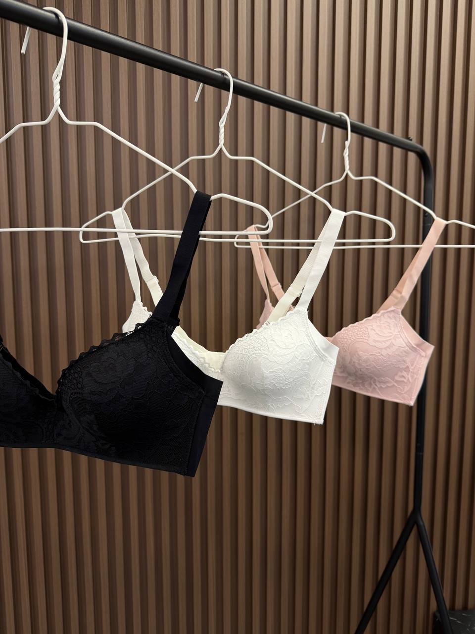 Бюст з безшовною спинкою брак