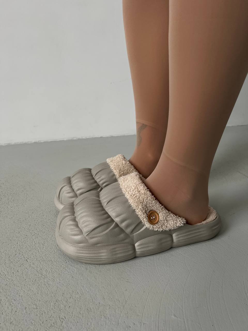 Тапочки з гудзиком