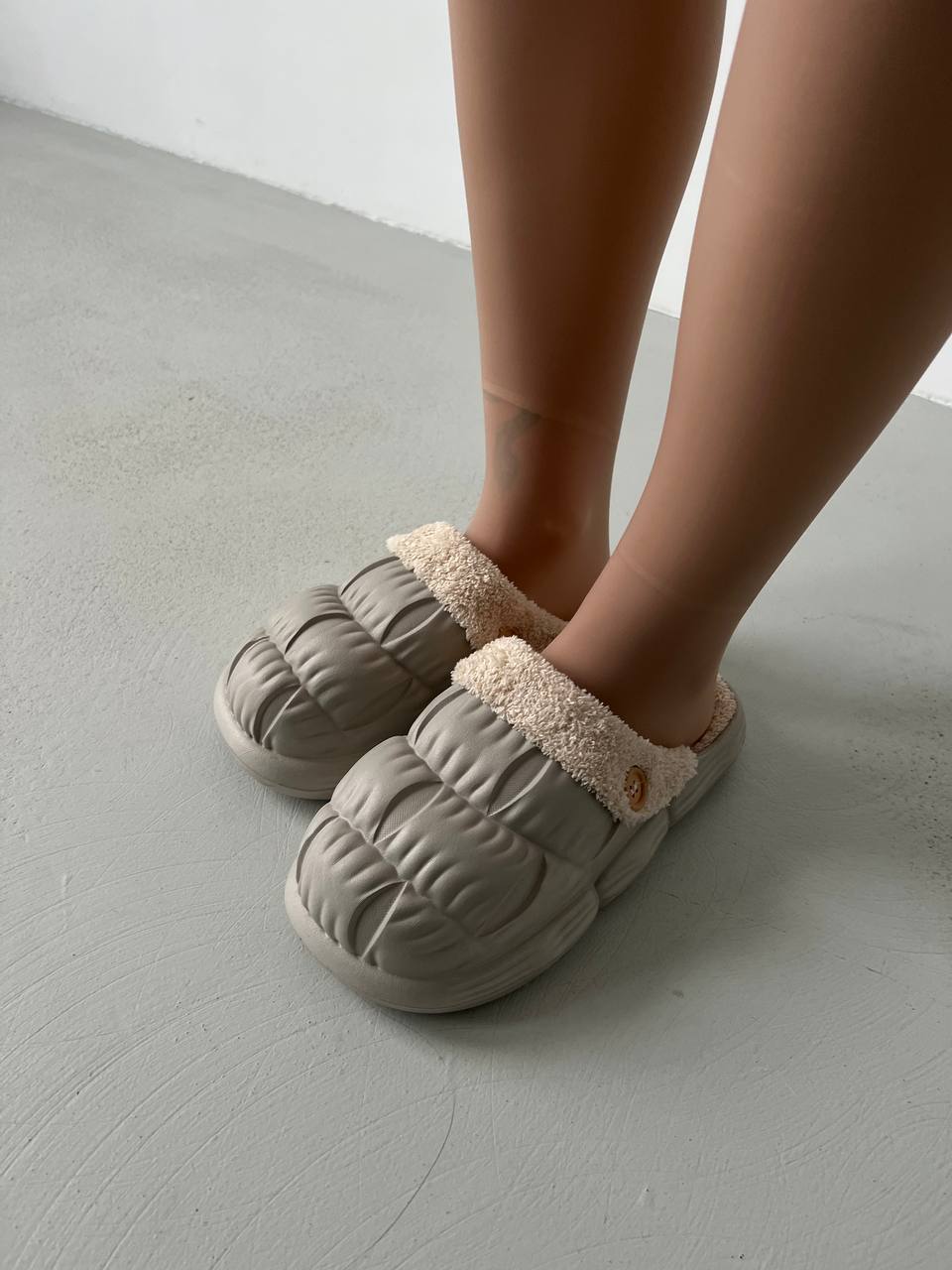 Тапочки з гудзиком