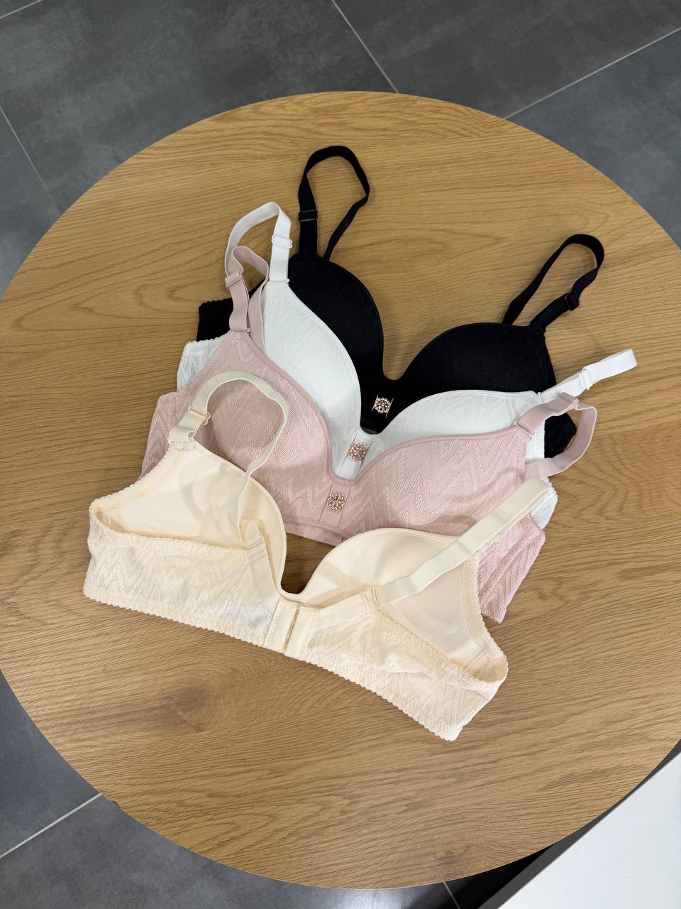 Бюст мереживний з безшовною спинкою