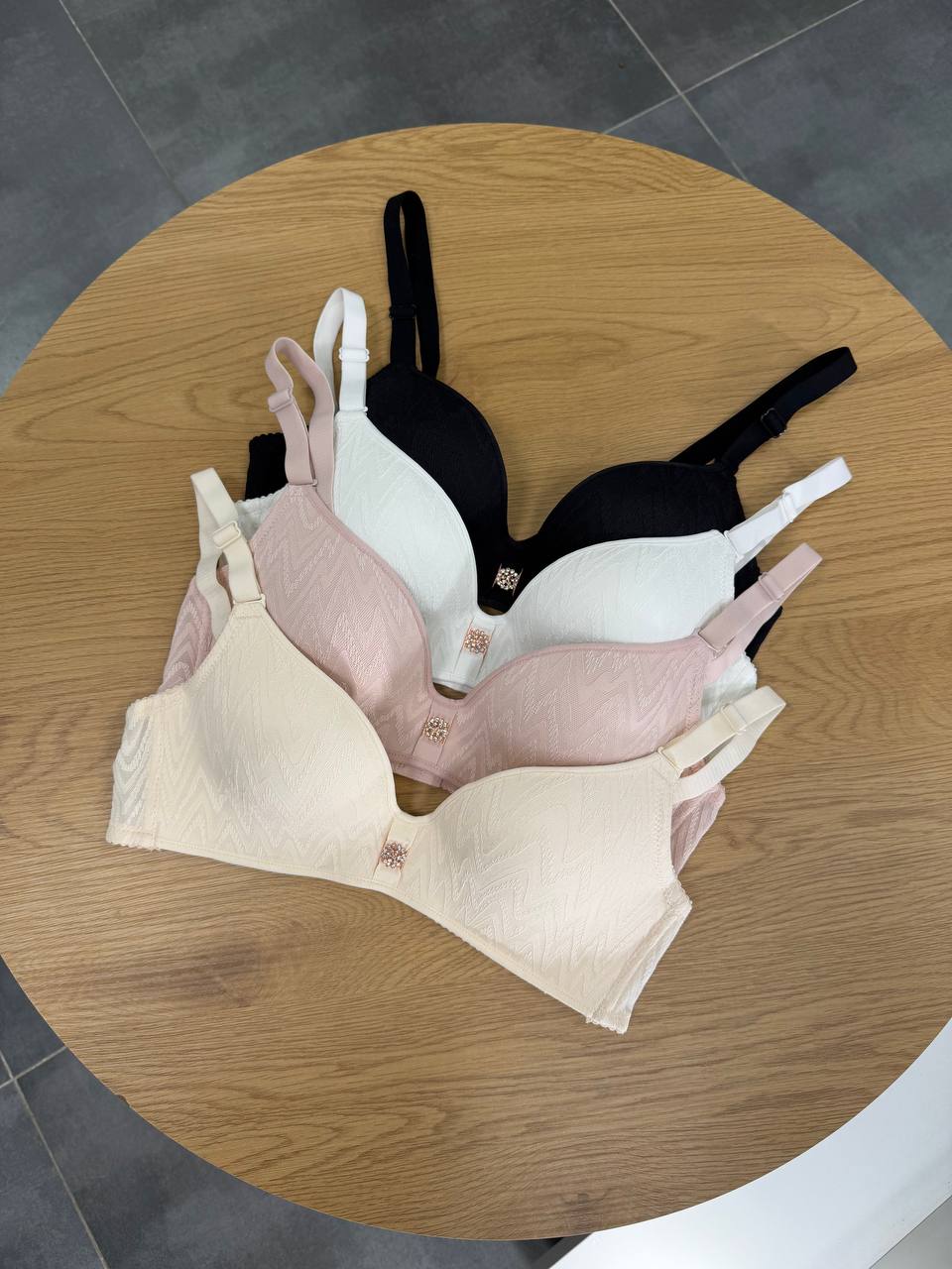 Бюст мереживний з безшовною спинкою