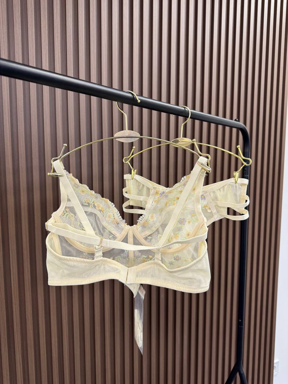 Комплект спокусливий красивий квітковий