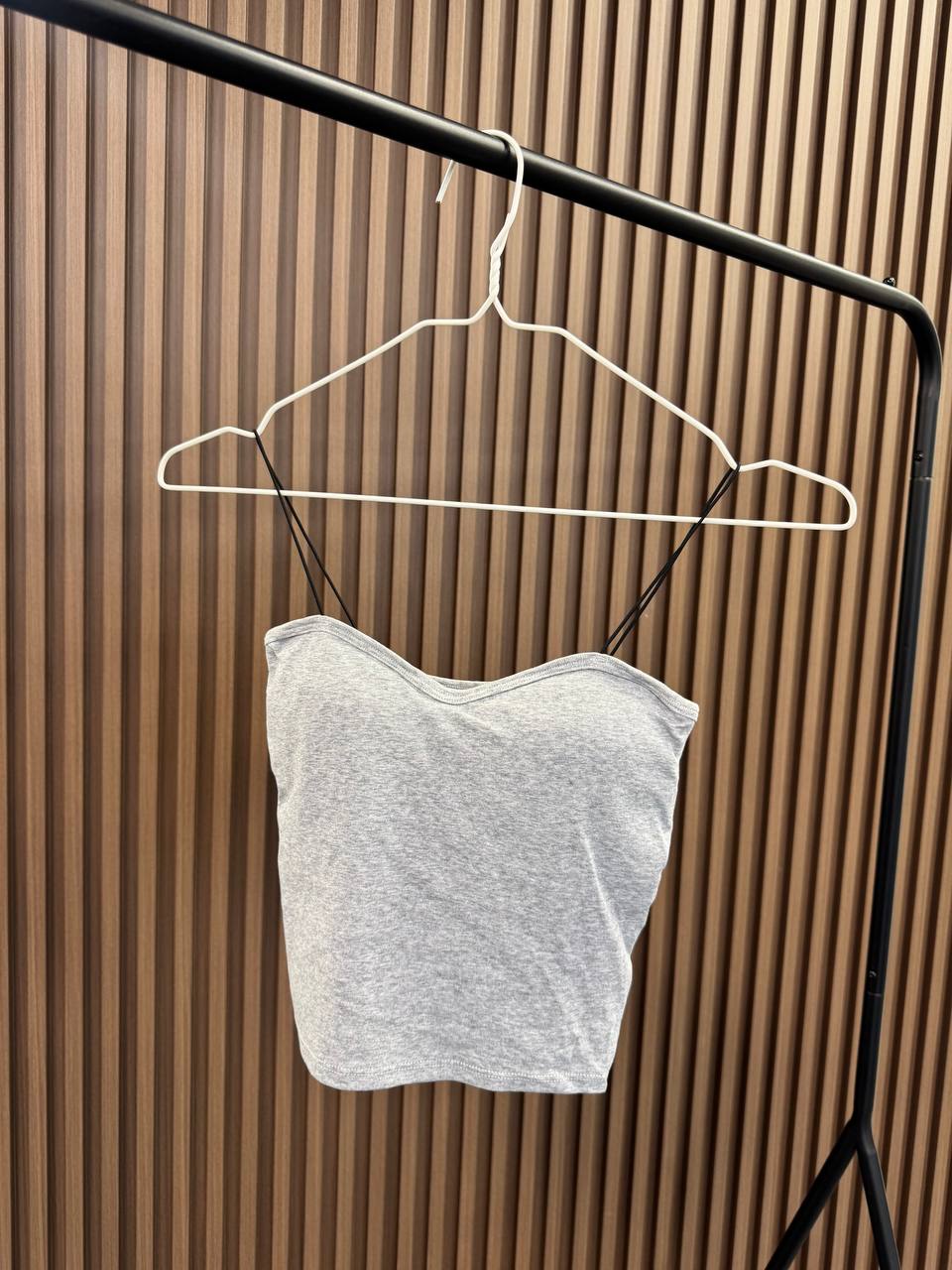 Топ майка на тонких бретелях