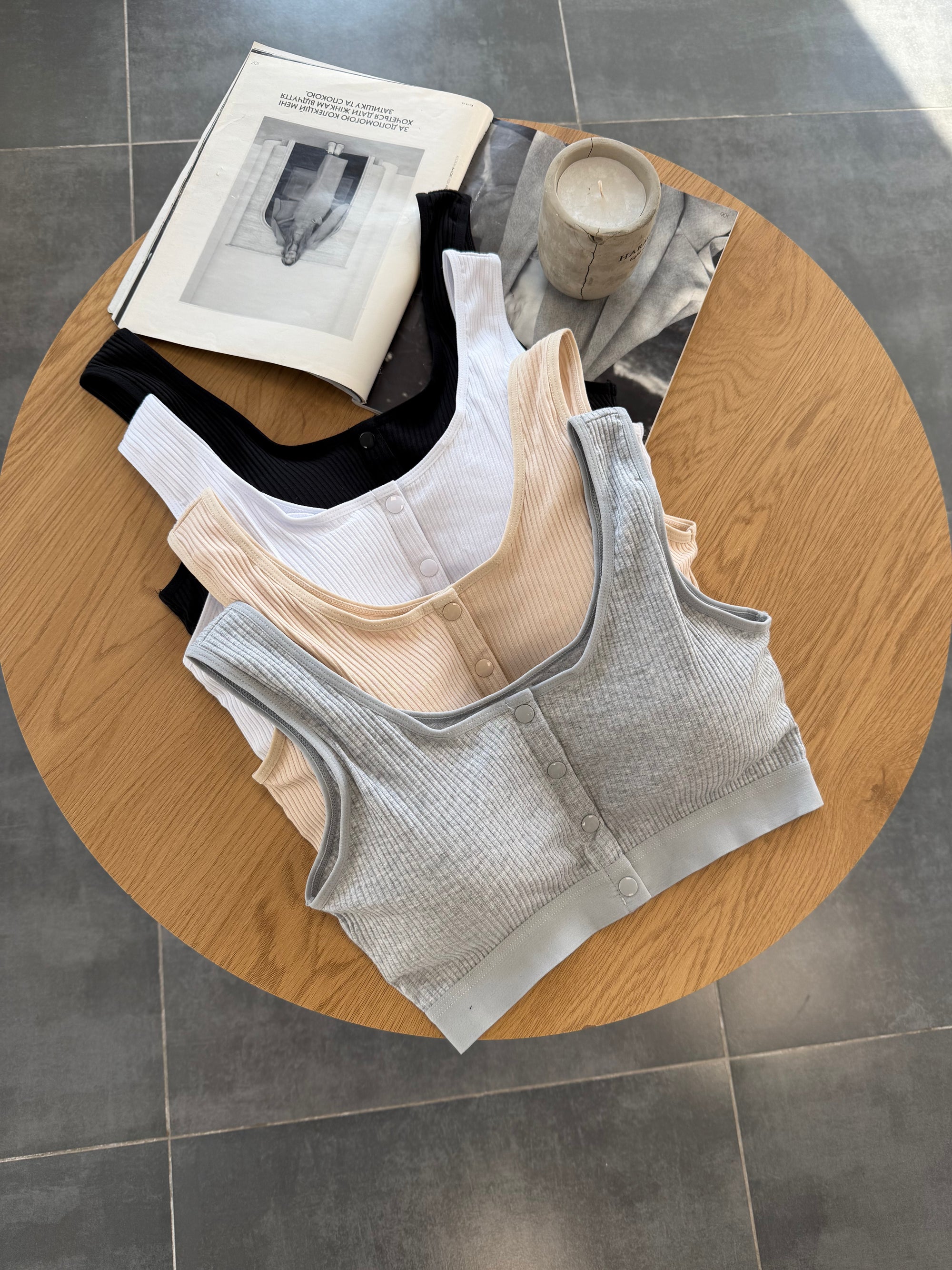 Топ з застібками попереду