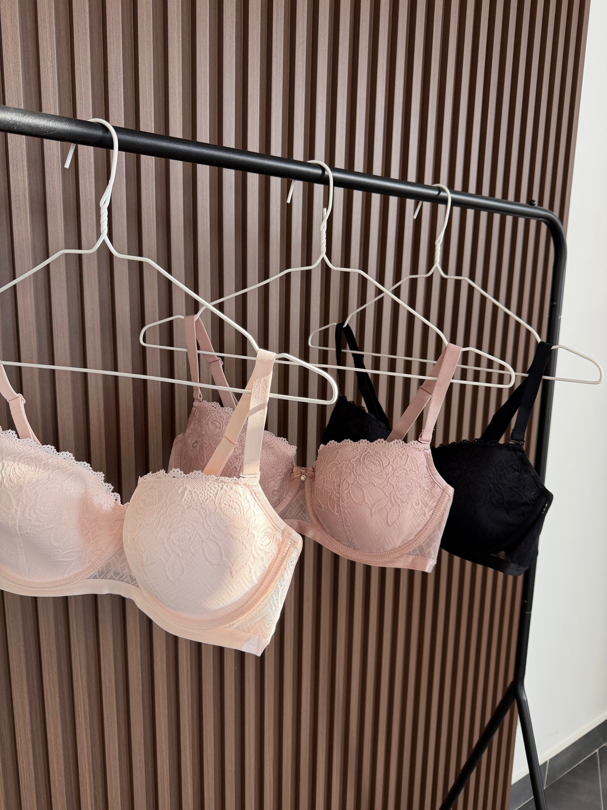 Бюстральтер мереживний з кісточкою