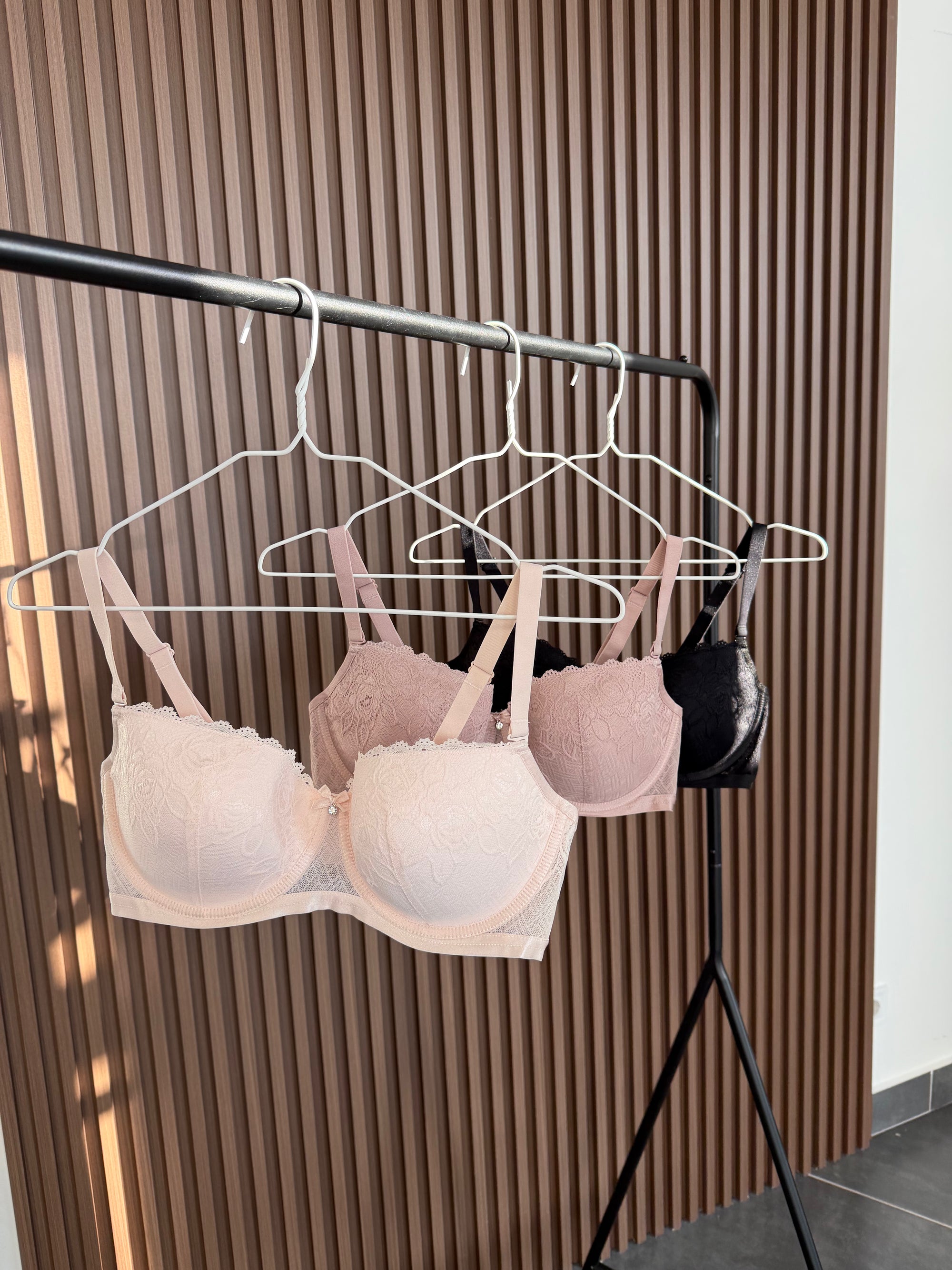 Бюстральтер мереживний з кісточкою