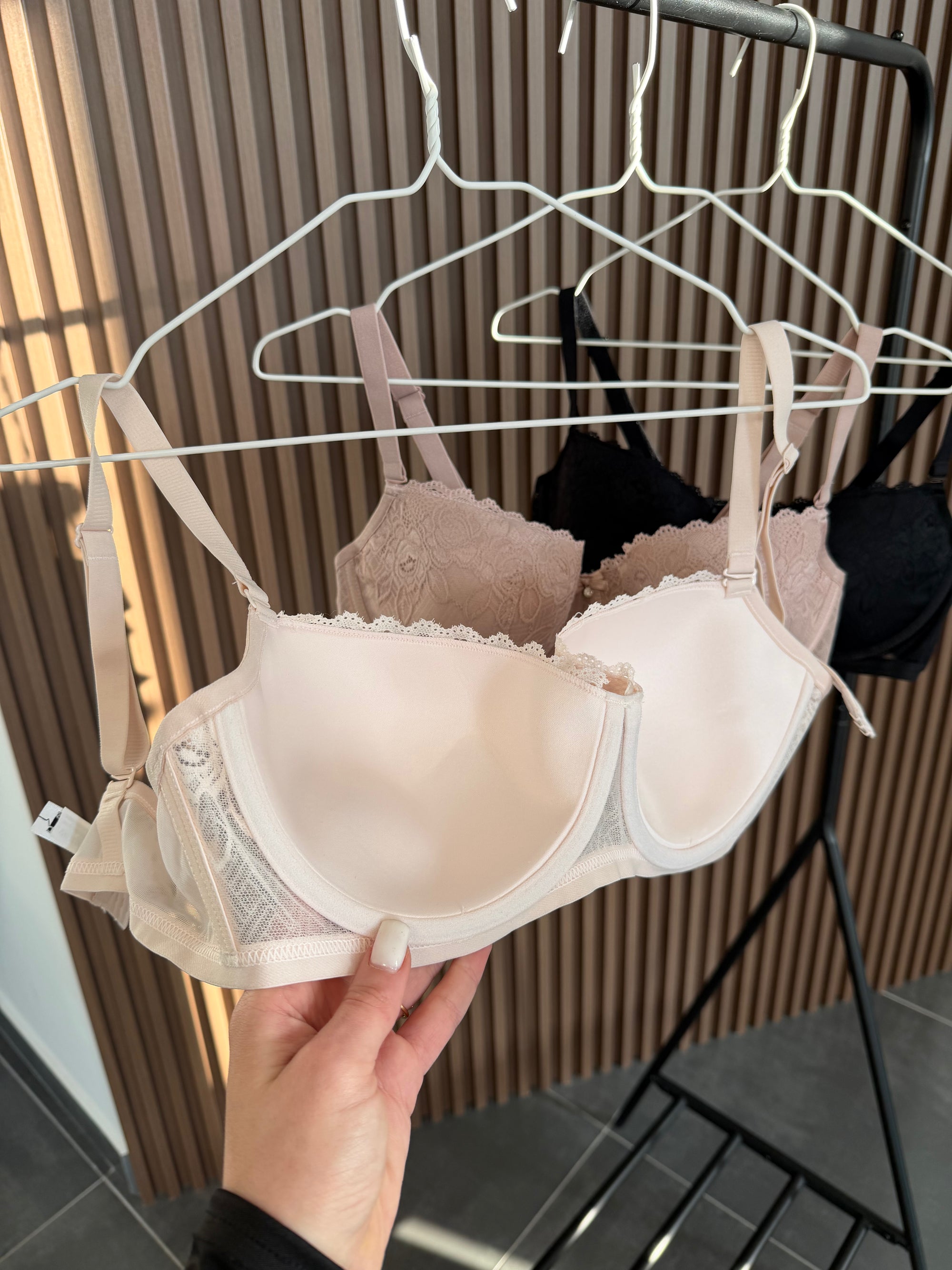 Бюстральтер мереживний з кісточкою