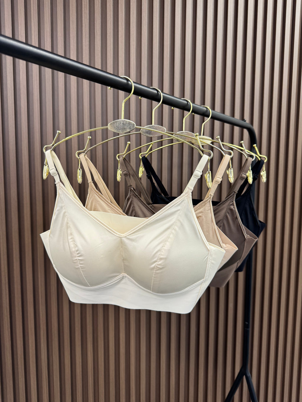 Шовковий топ з чашками