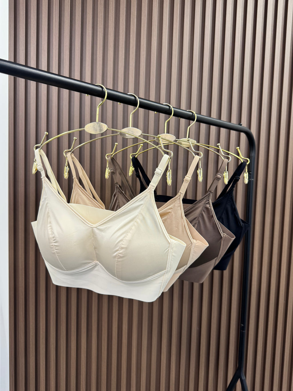 Шовковий топ з чашками