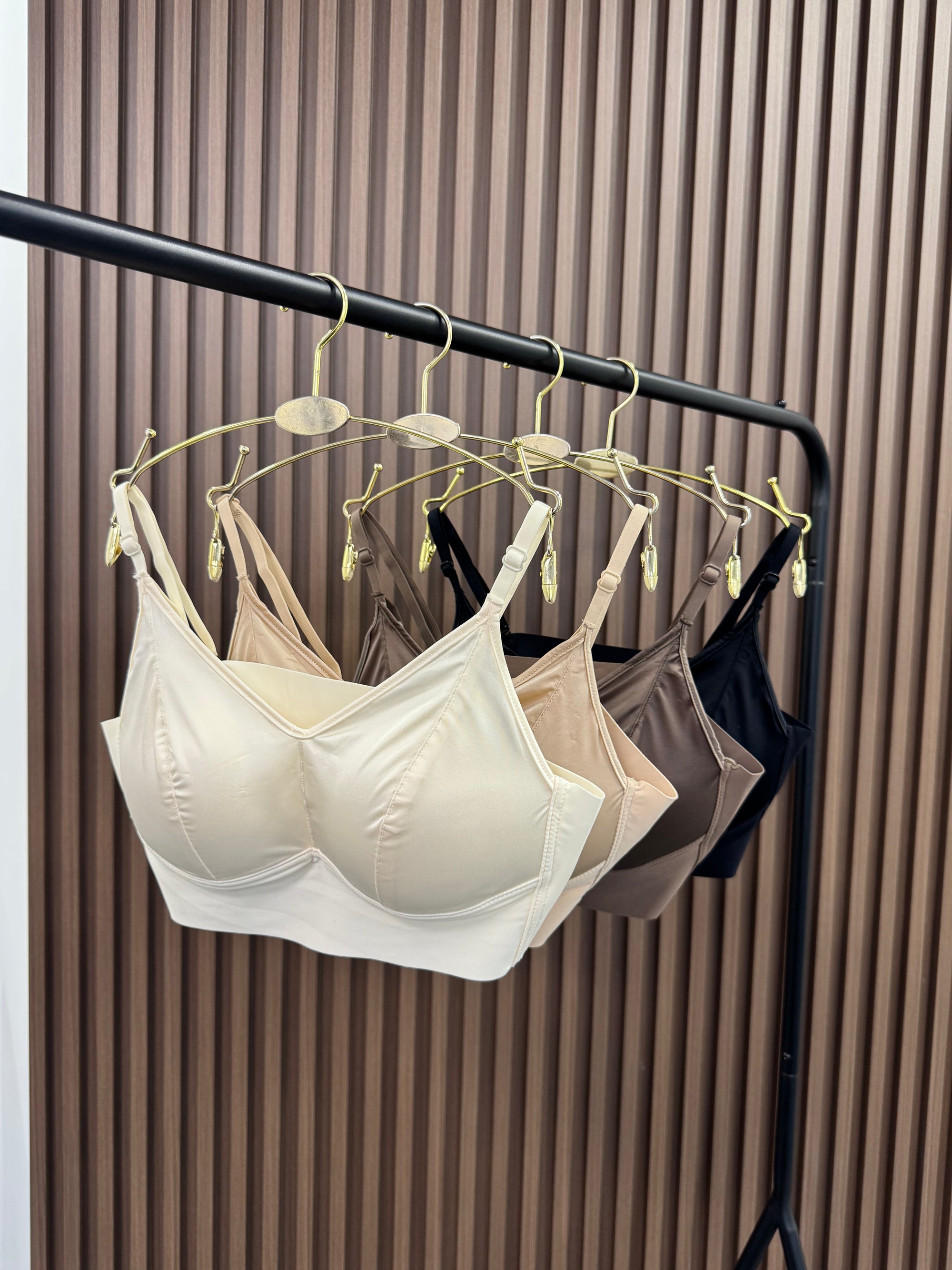 Шовковий топ з чашками