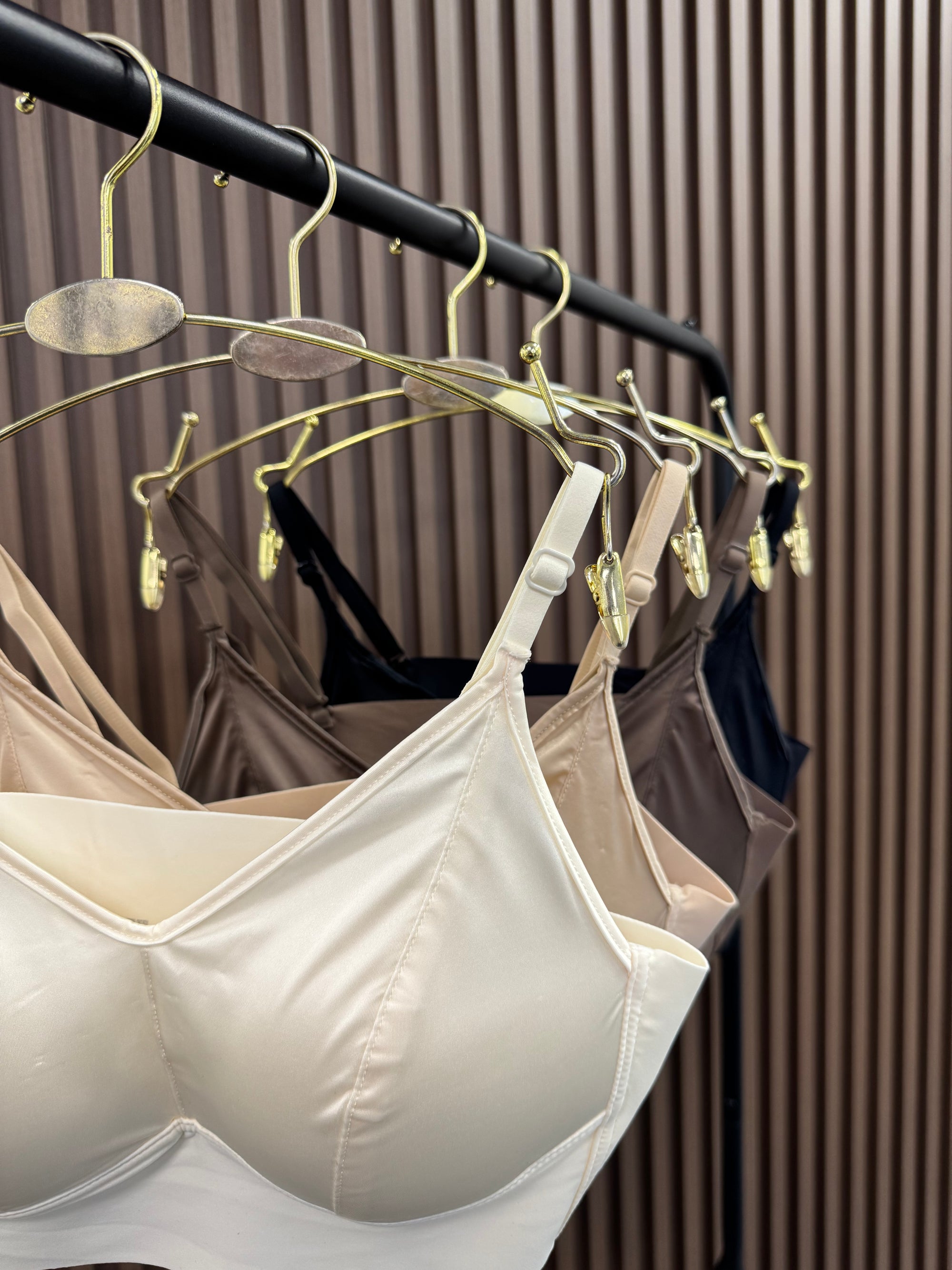 Шовковий топ з чашками