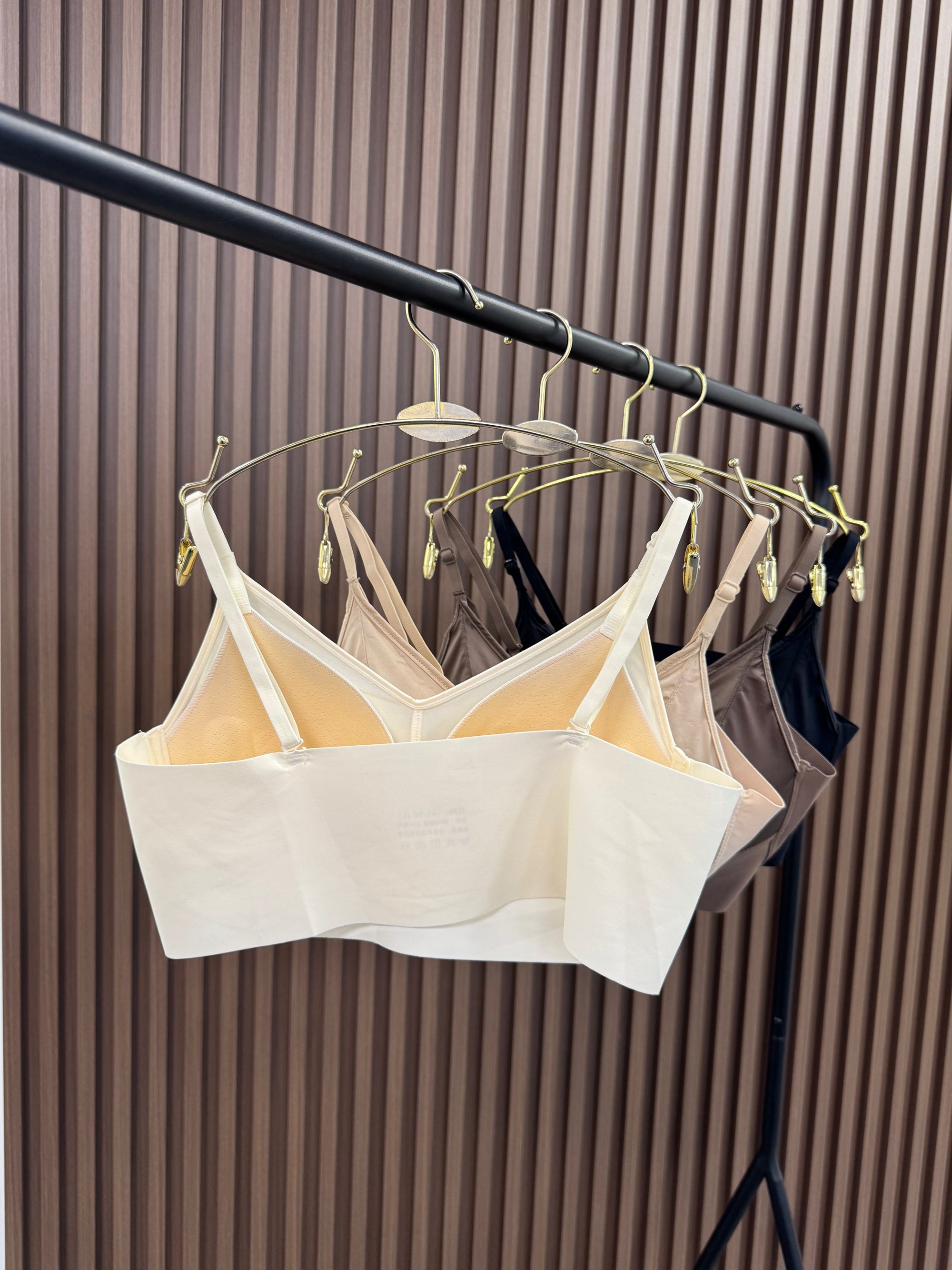 Шовковий топ з чашками