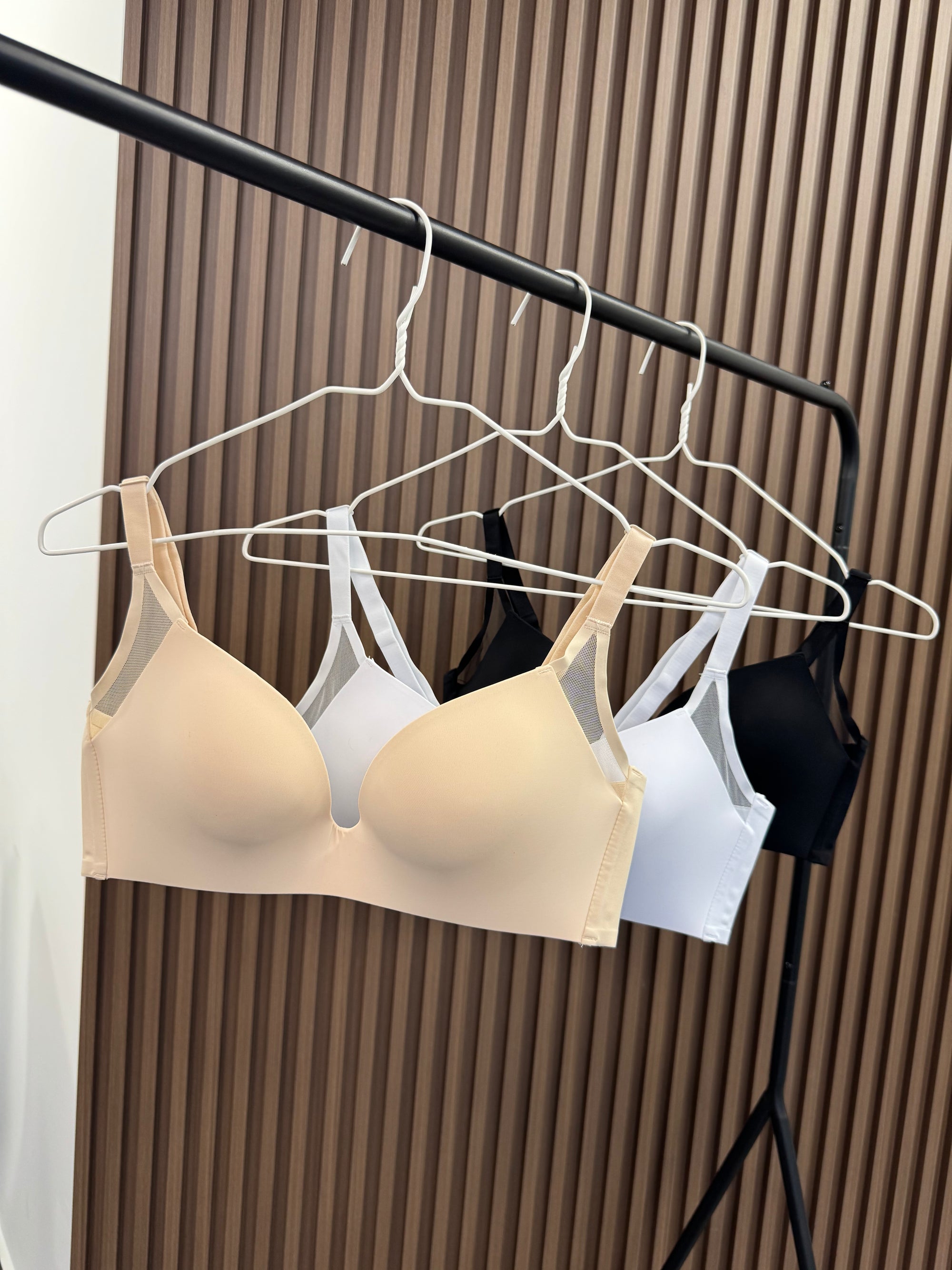 Гладкий бюстгальтер на поролоні