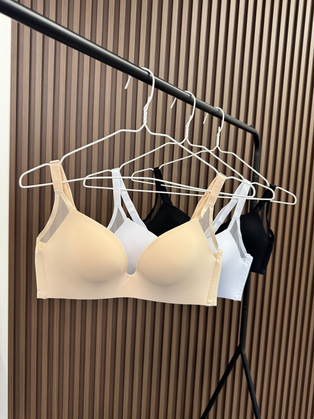 Гладкий бюстгальтер на поролоні