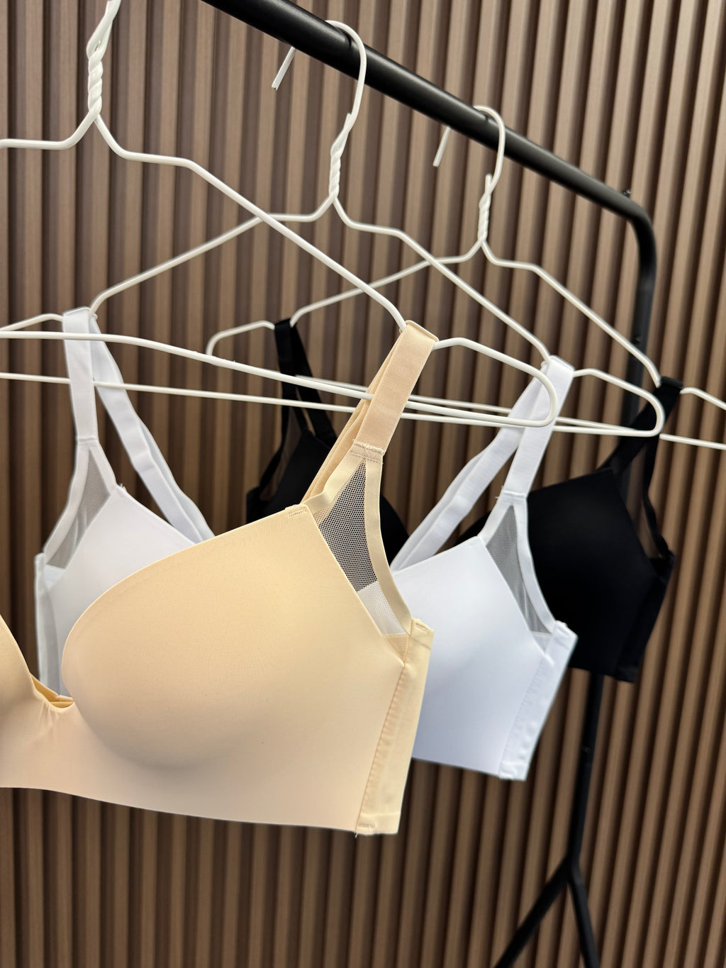 Гладкий бюстгальтер на поролоні