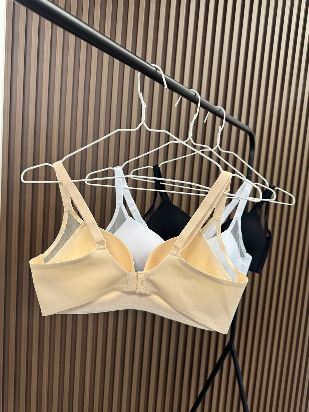 Гладкий бюстгальтер на поролоні