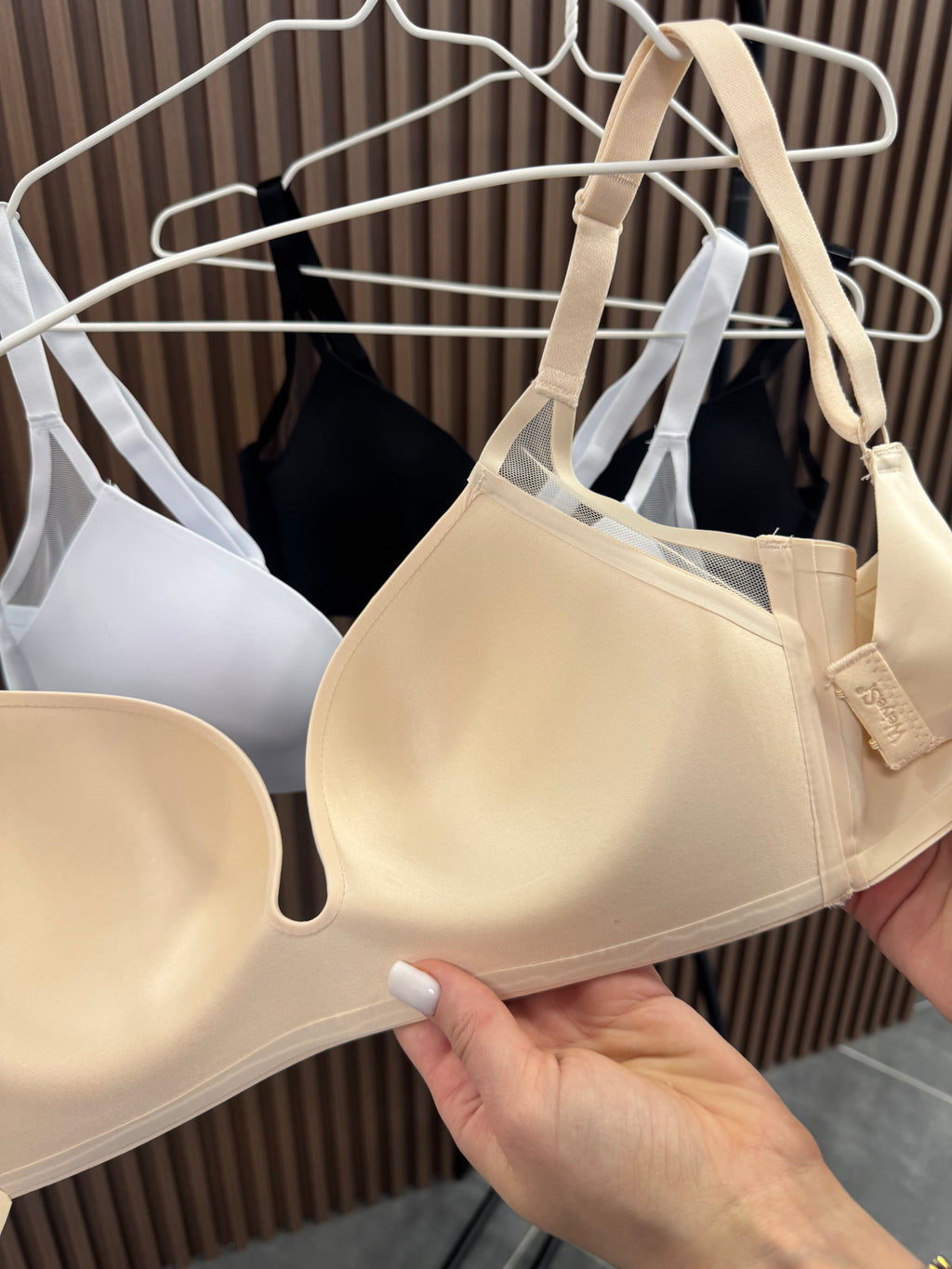 Гладкий бюстгальтер на поролоні