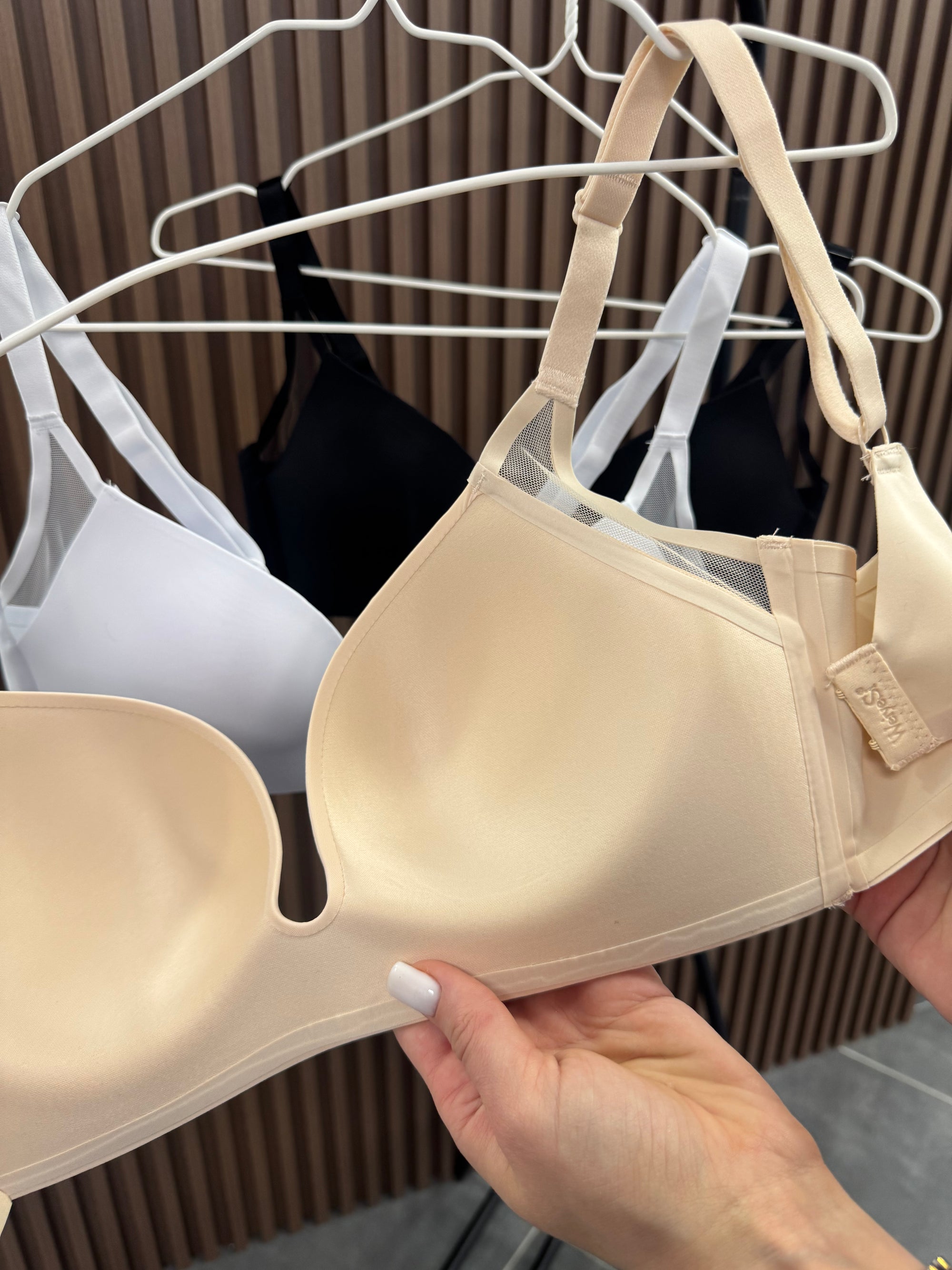 Гладкий бюстгальтер на поролоні