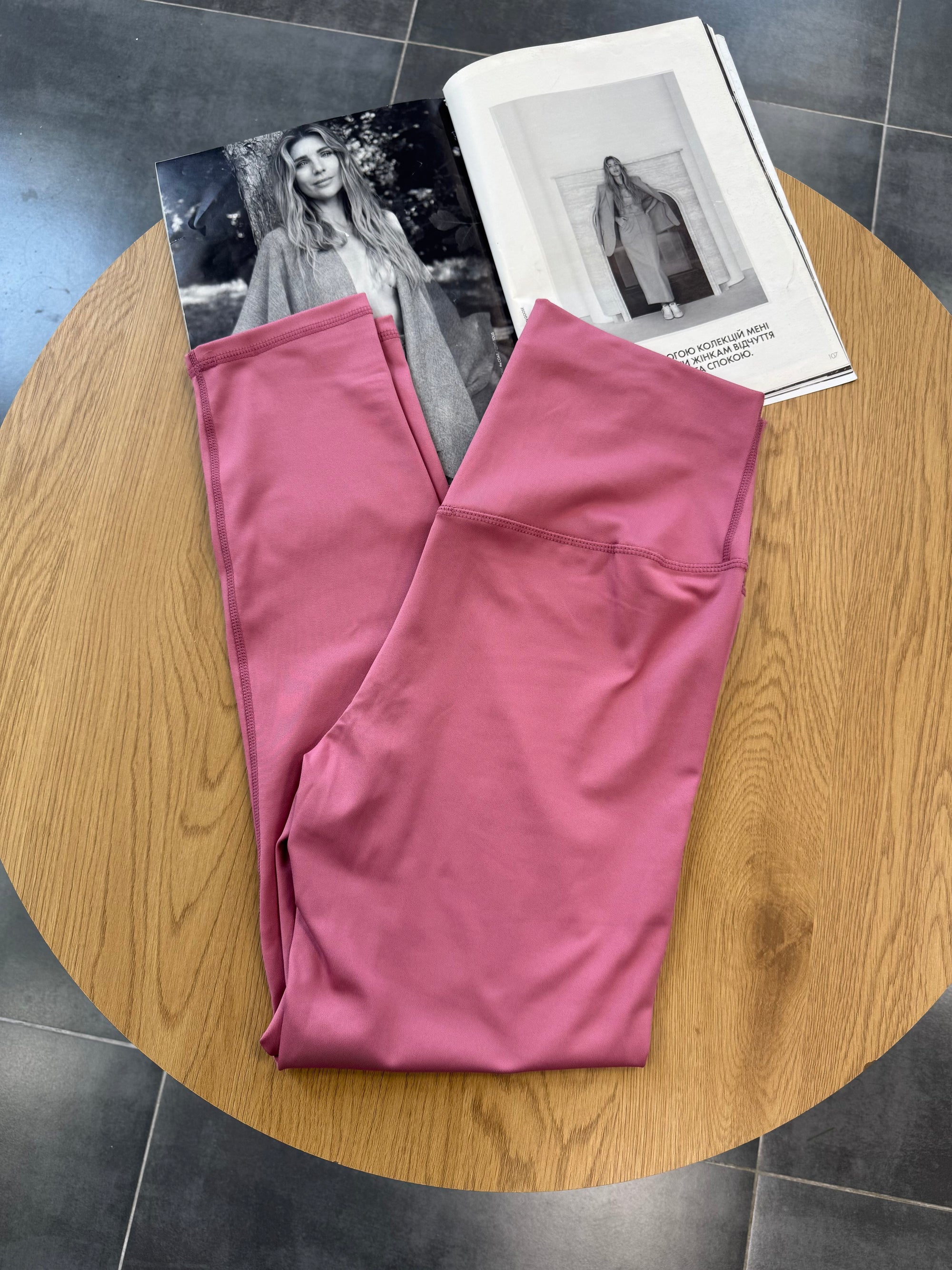 Лосини з одним швом