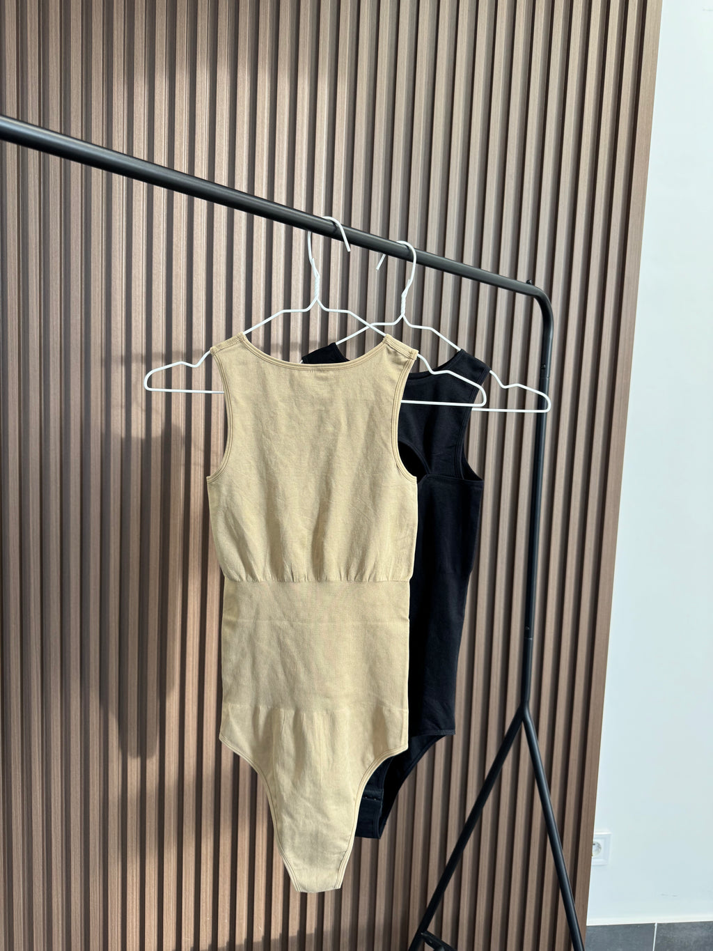 Боді з вирізом з ефектом утяжки