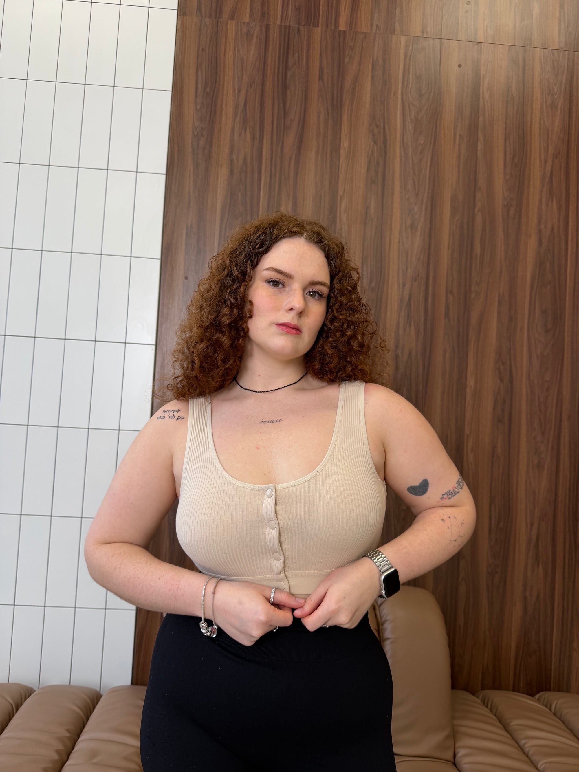 Топ з застібками попереду