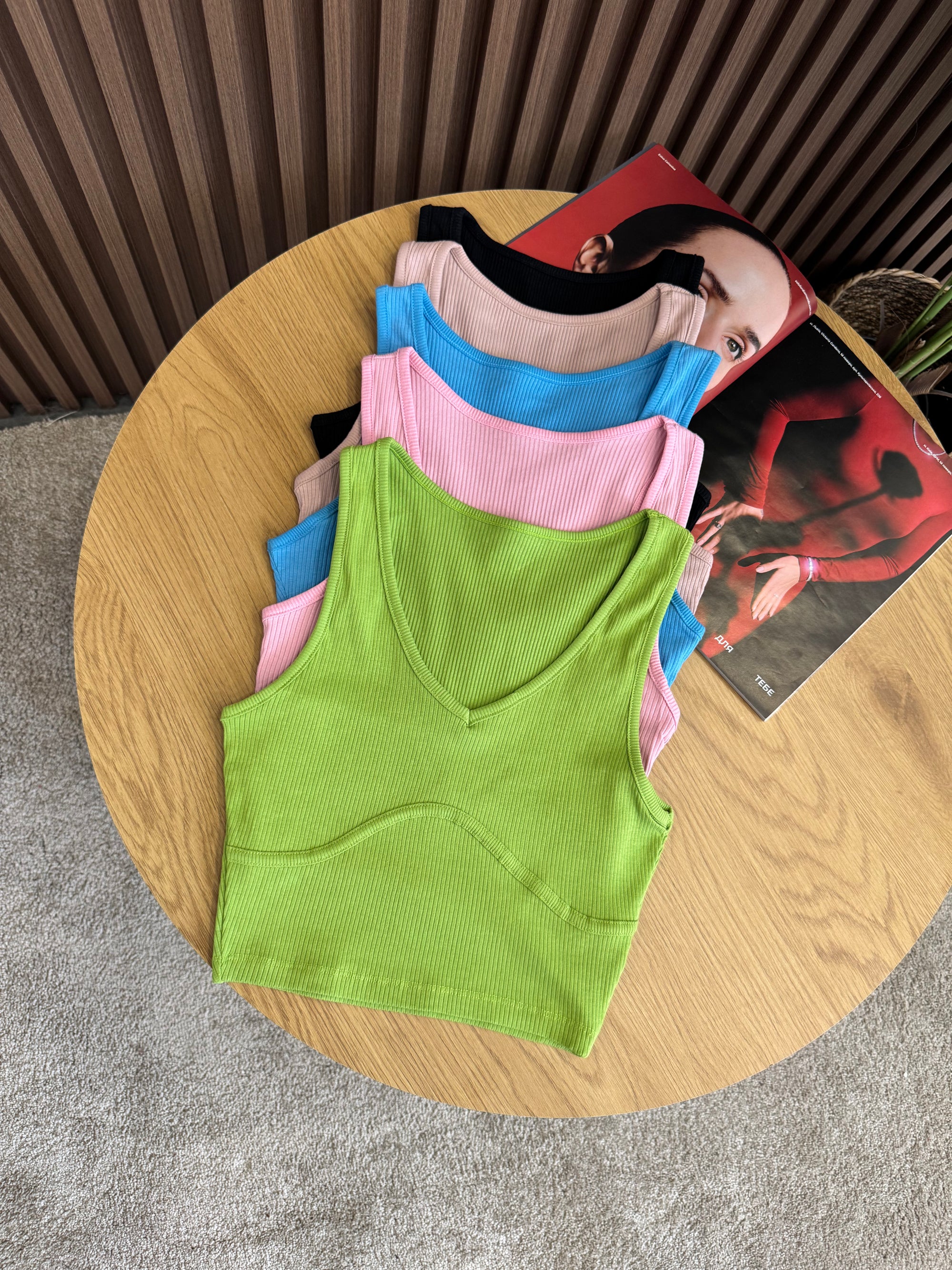 Жіночий топ-маєчка в рубчик