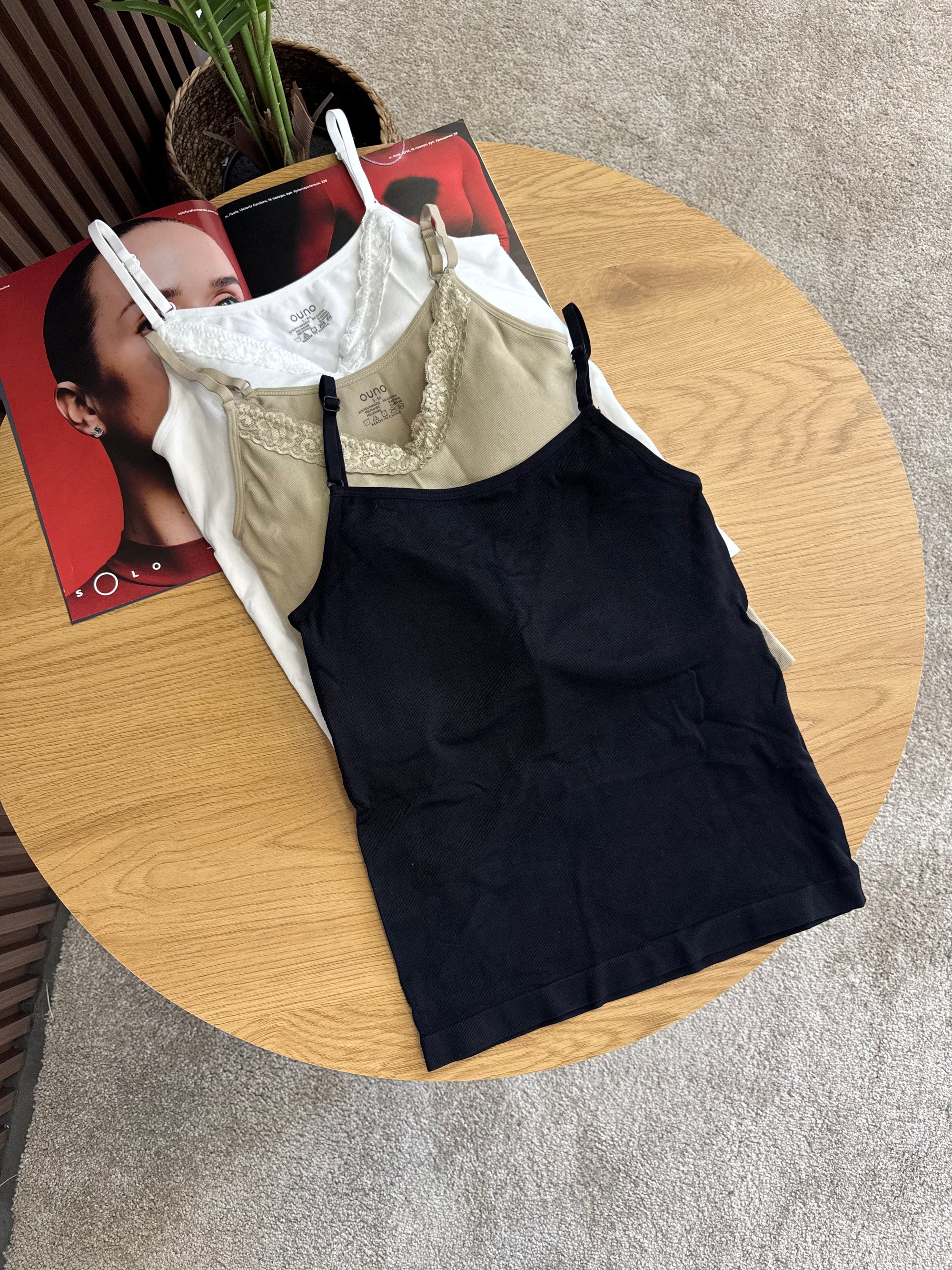 Маєчка з мереживом