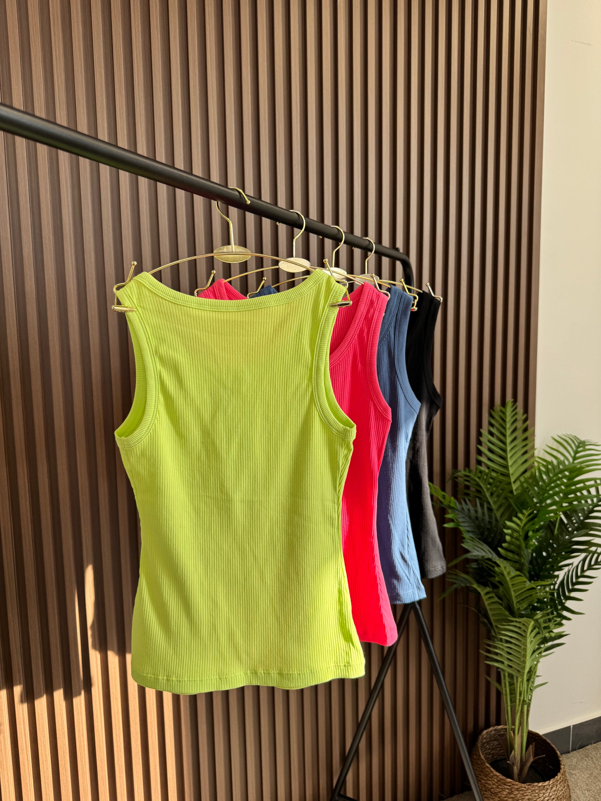 Майка в рубчик з застібками