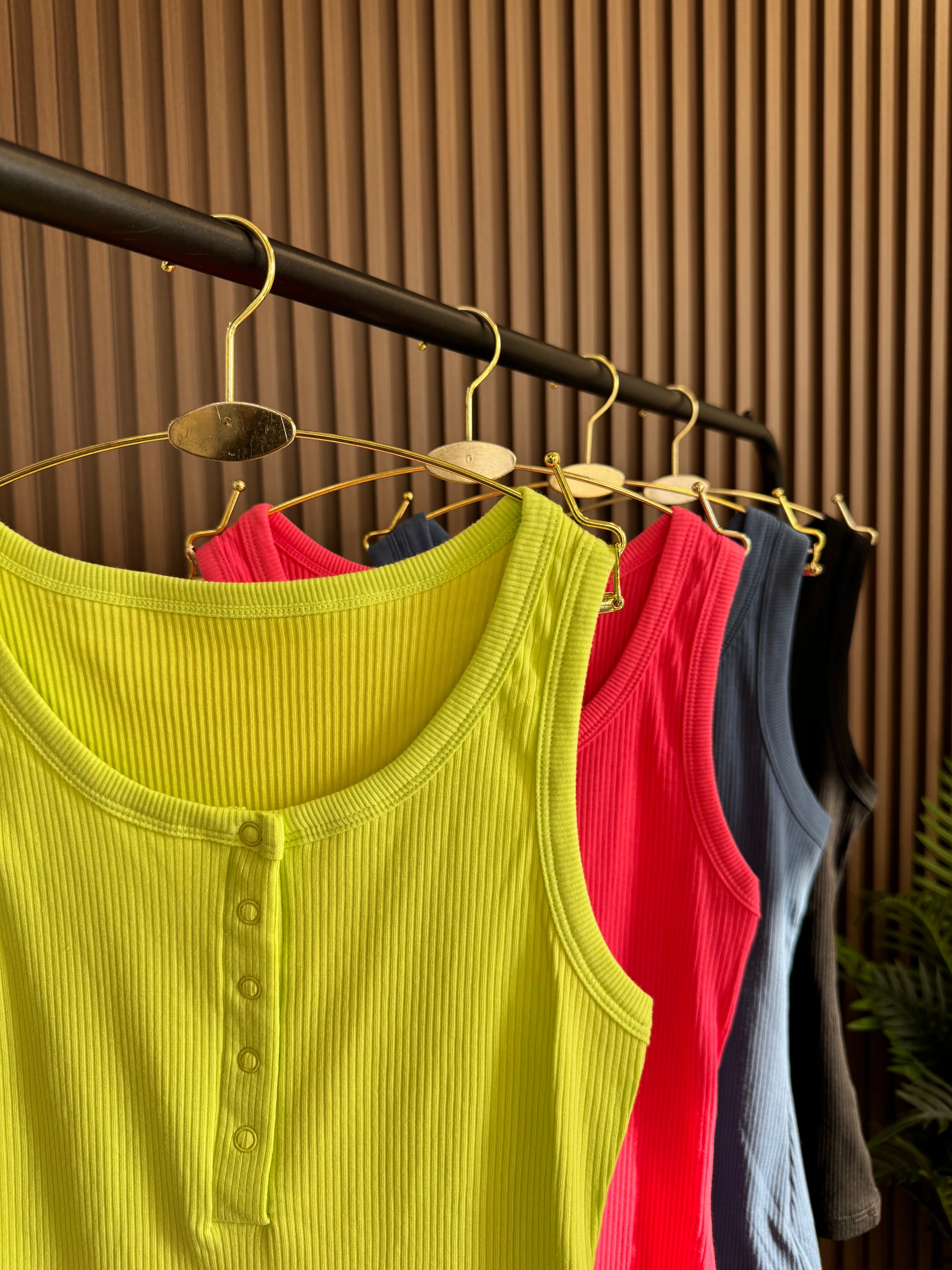 Майка в рубчик з застібками