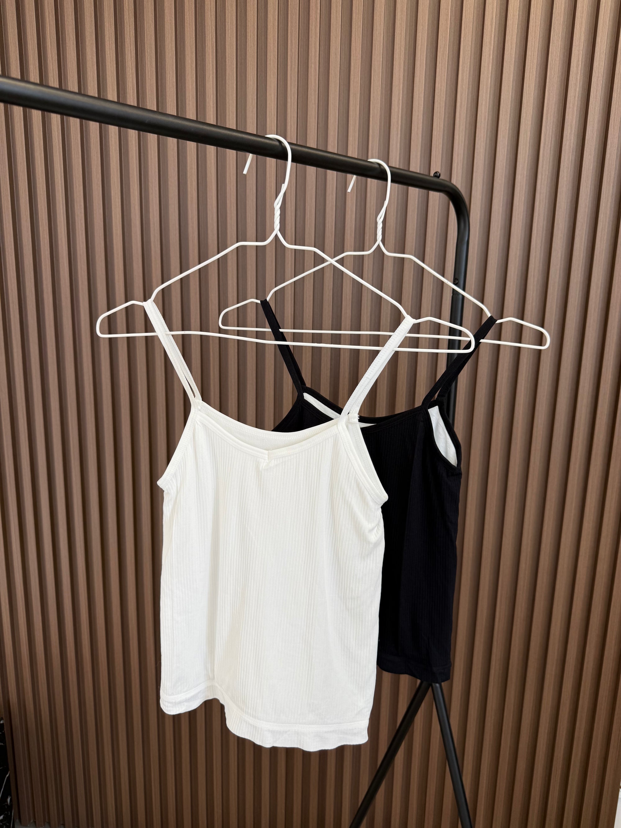 Майка на флісі на тонких бретелях