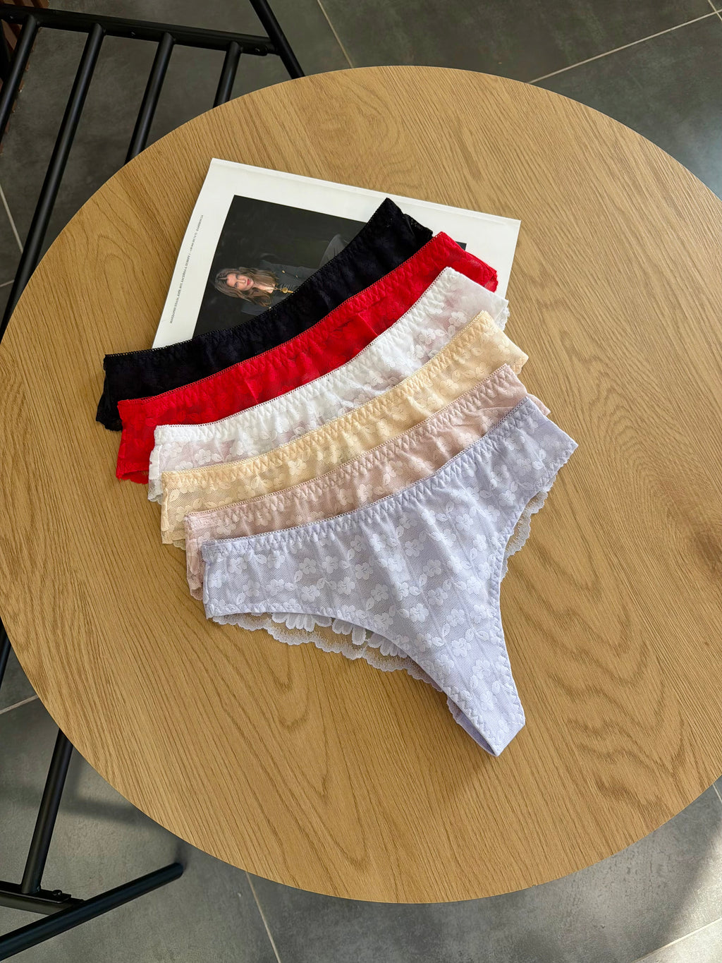 Стрінги в сіточку