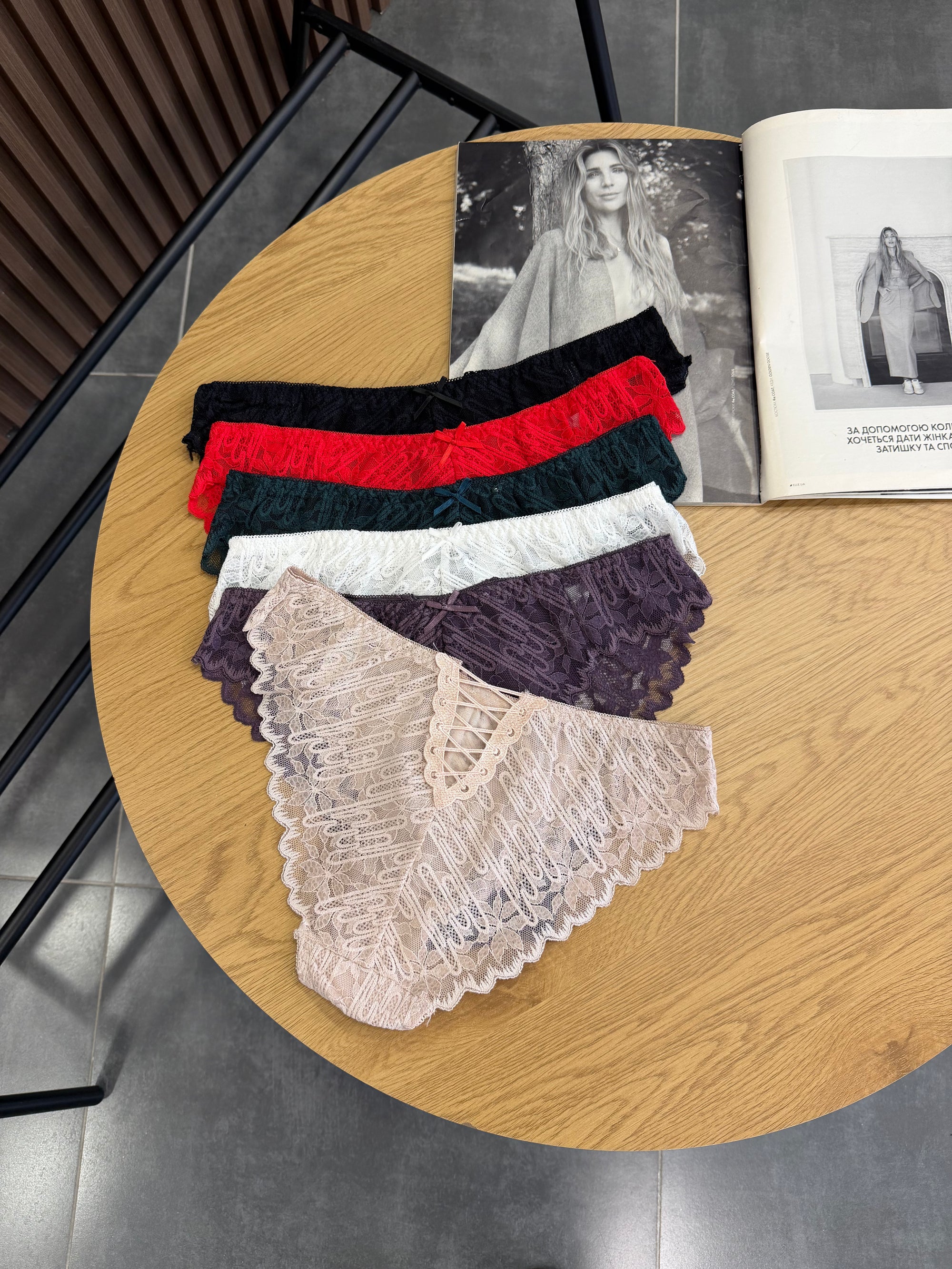 Сліпи мереживні з переплетом позаду