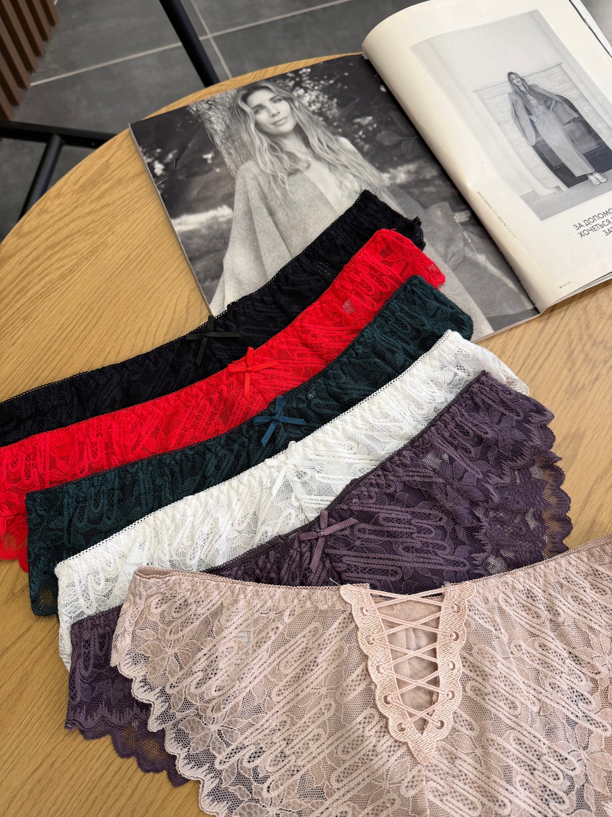 Сліпи мереживні з переплетом позаду