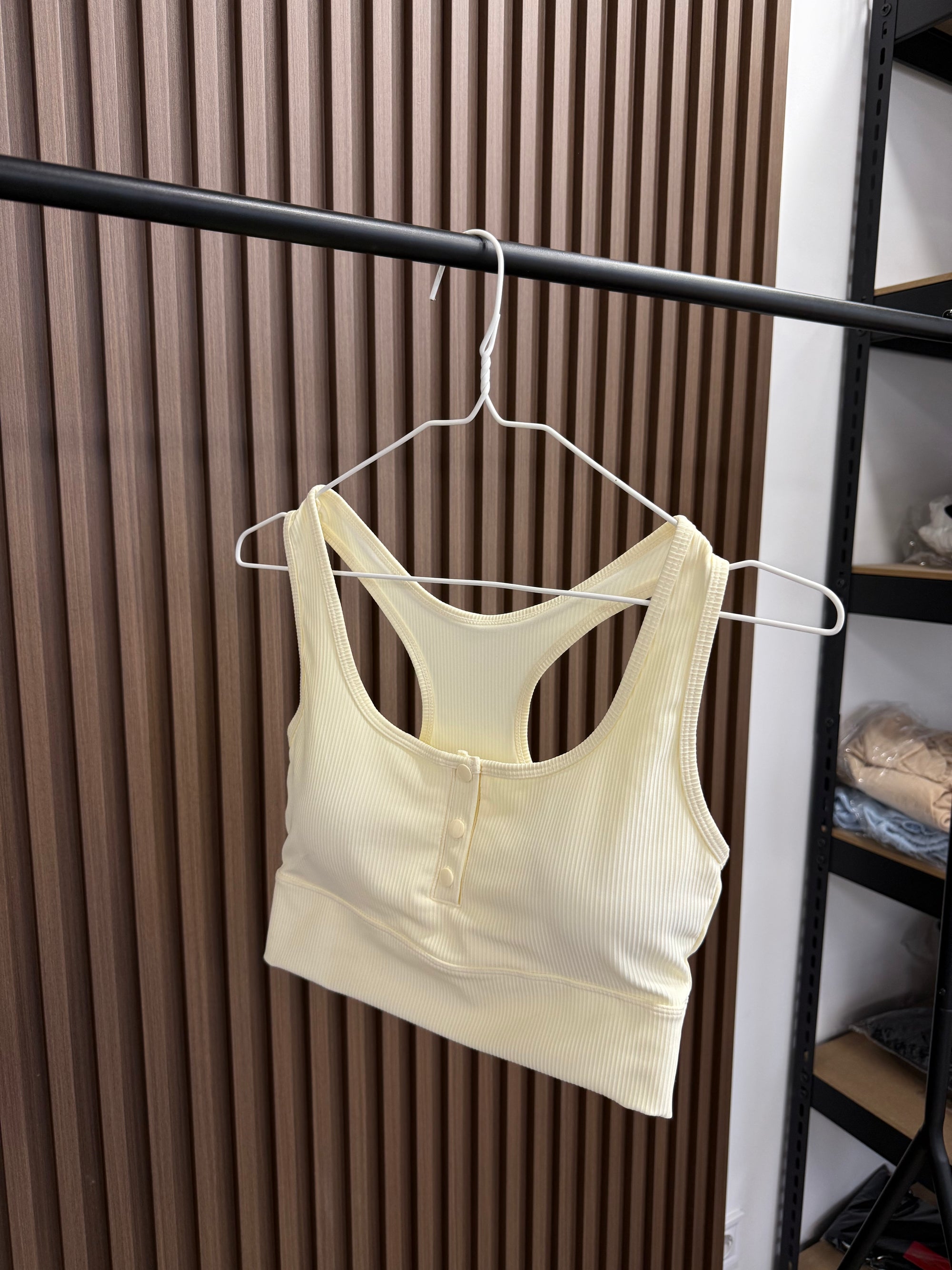 Топ спереду з застібками новий