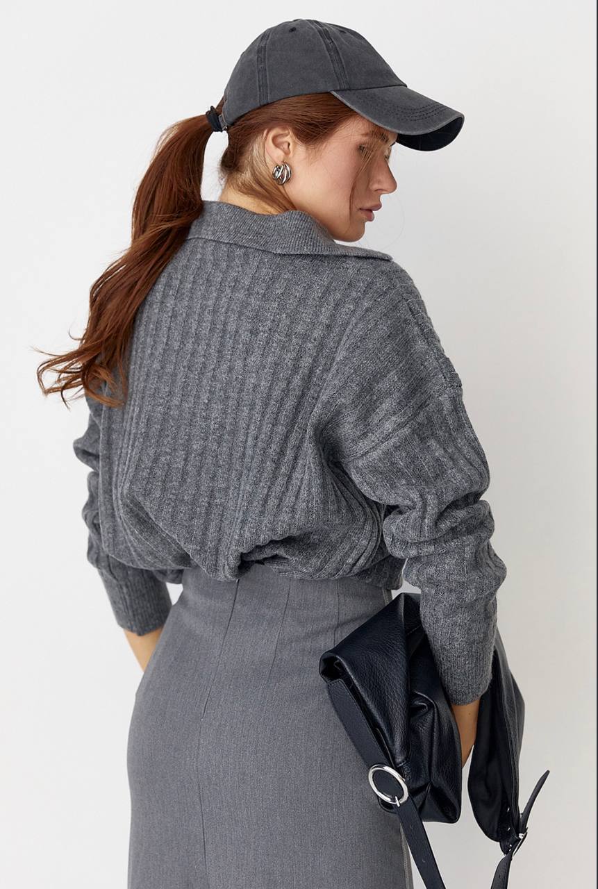 Вʼязаний светр поло в широкий рубчик